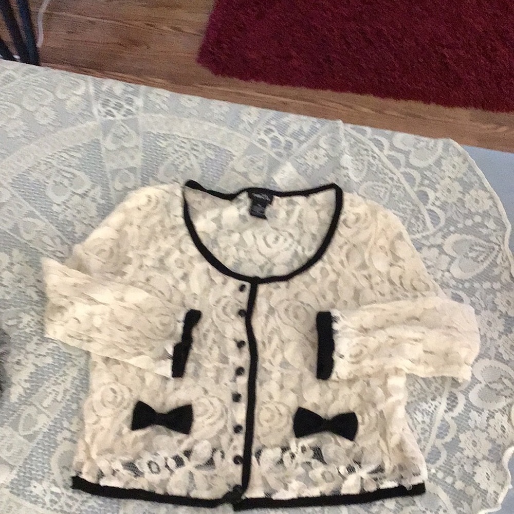 Lace top - Picture 2 of 2